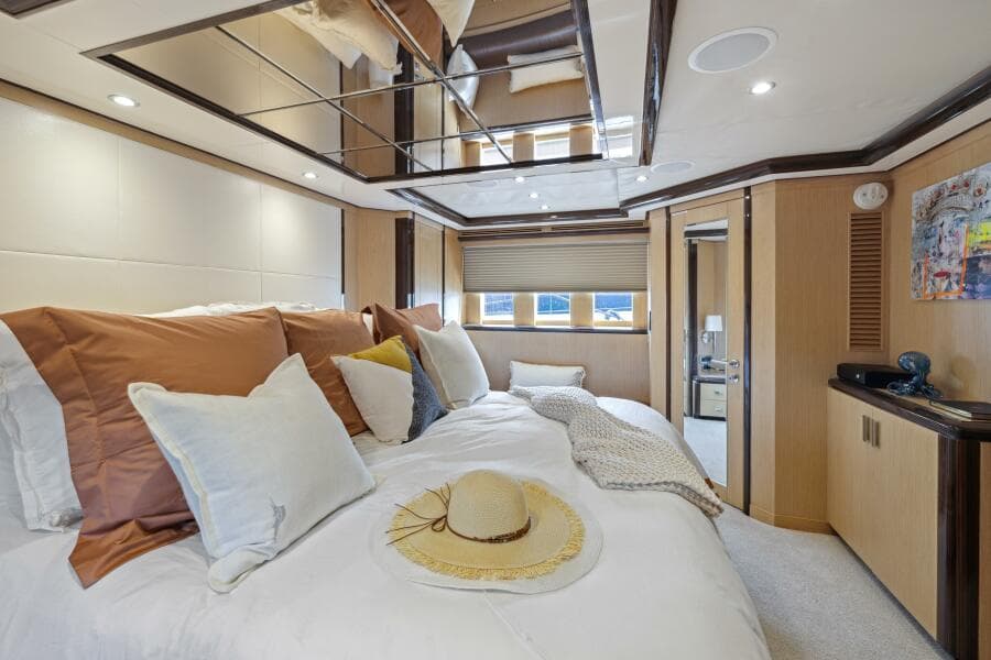 2010 Ocean Alexander 83