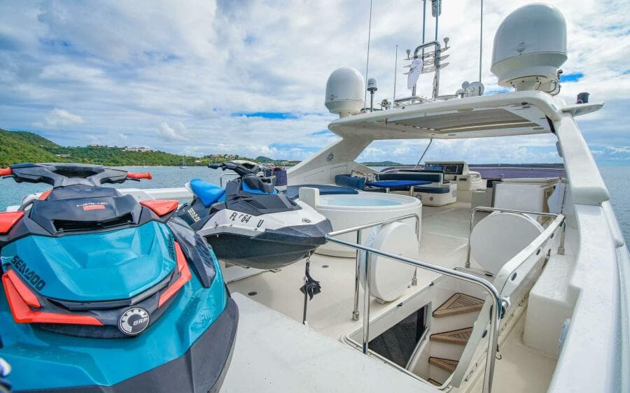 2006 Ferretti Yachts 881