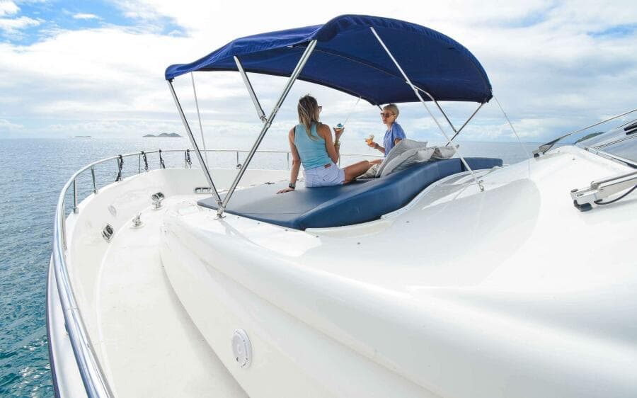2006 Ferretti Yachts 881