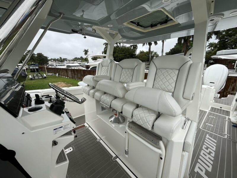 2021 Pursuit S378
