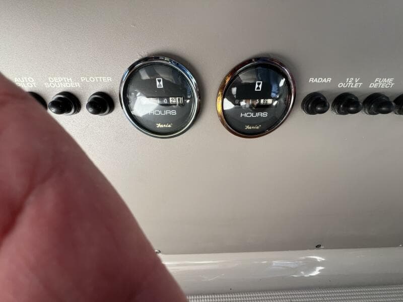 2000 Regal 4160 Commodore