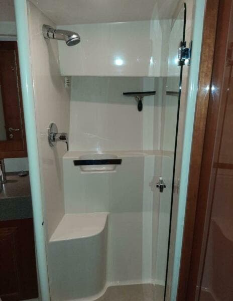 2009 Riviera 47 Enclosed Flybridge Series II