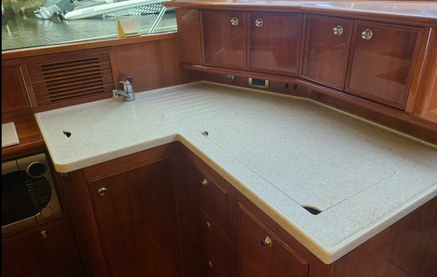 2009 Riviera 47 Enclosed Flybridge Series II
