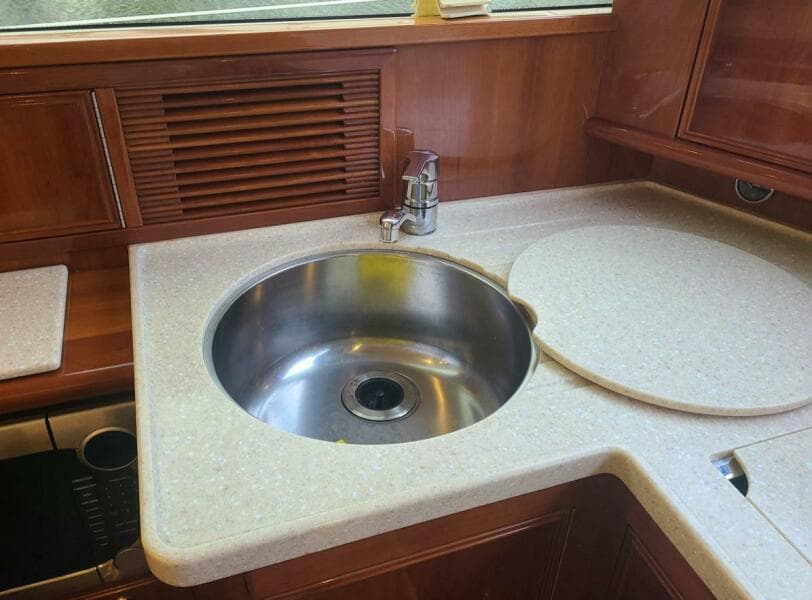 2009 Riviera 47 Enclosed Flybridge Series II