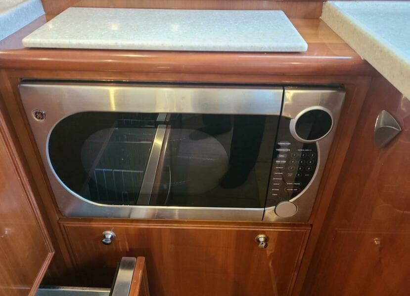 2009 Riviera 47 Enclosed Flybridge Series II