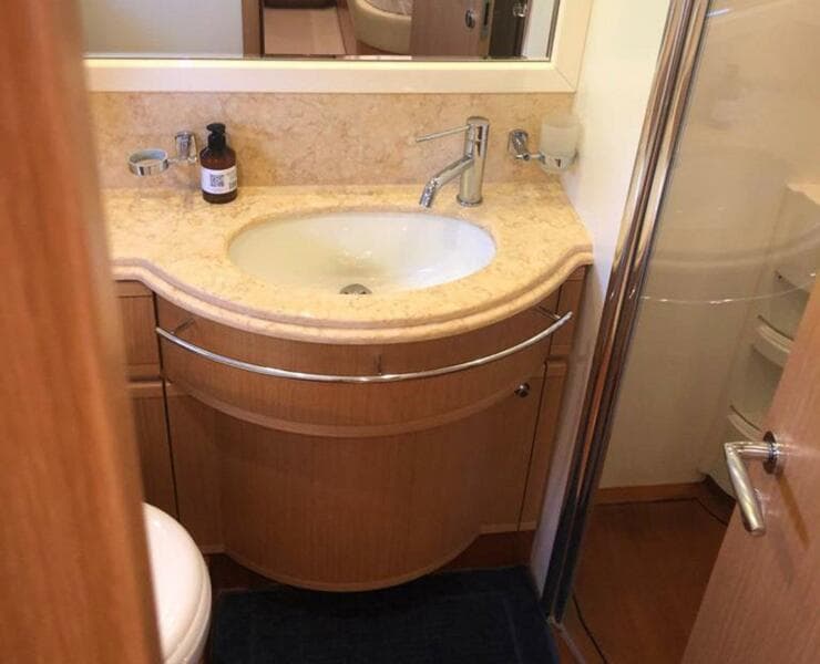 2008 Ferretti Yachts 830