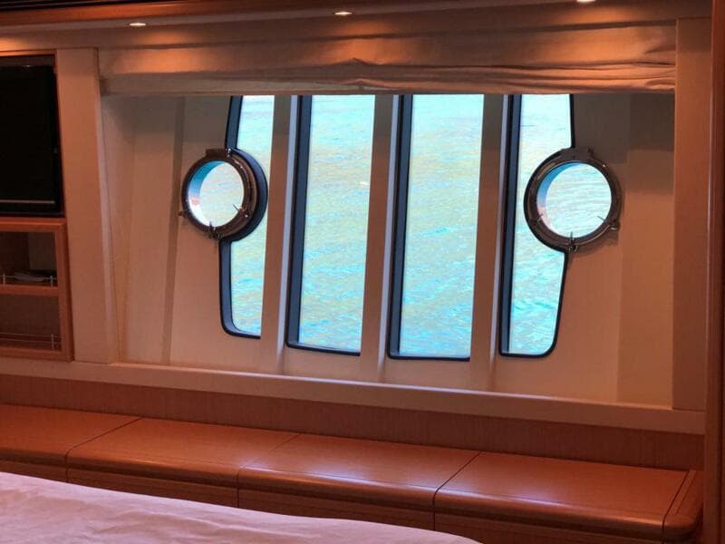 2008 Ferretti Yachts 830