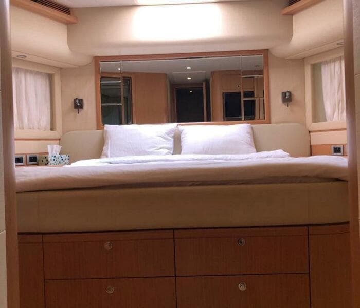 2008 Ferretti Yachts 830