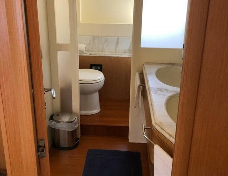 2008 Ferretti Yachts 830