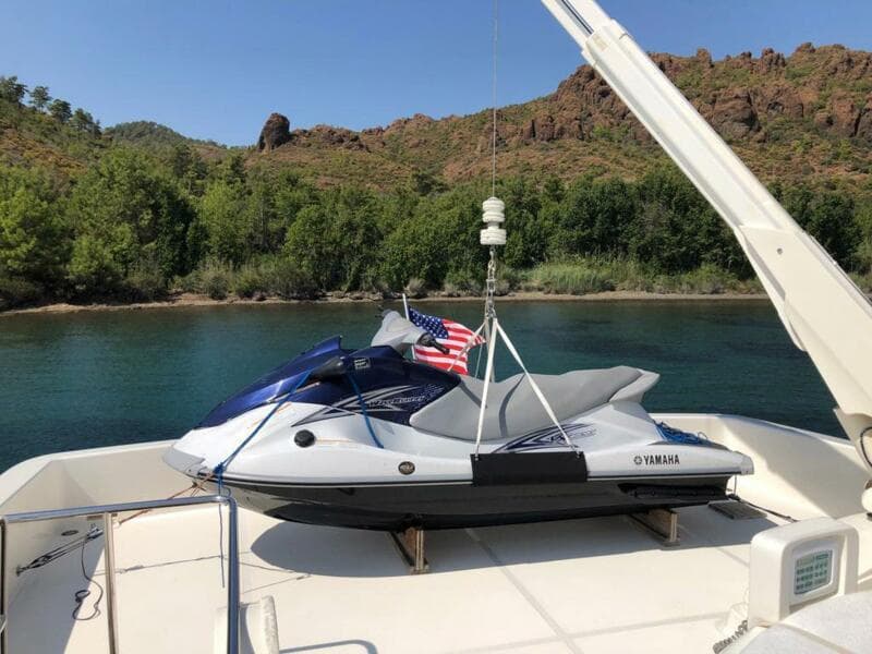 2008 Ferretti Yachts 830