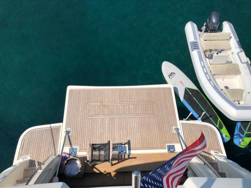 2008 Ferretti Yachts 830