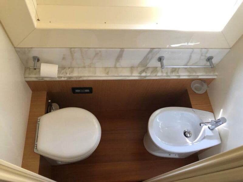2008 Ferretti Yachts 830