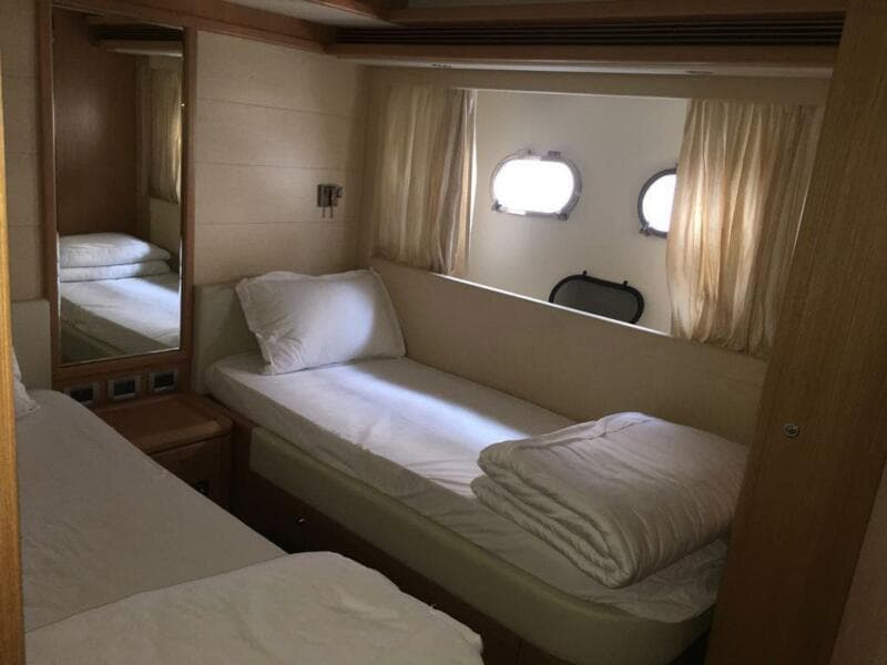 2008 Ferretti Yachts 830