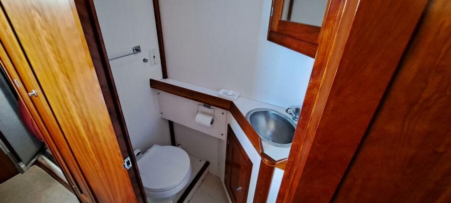 Aft stateroom head
