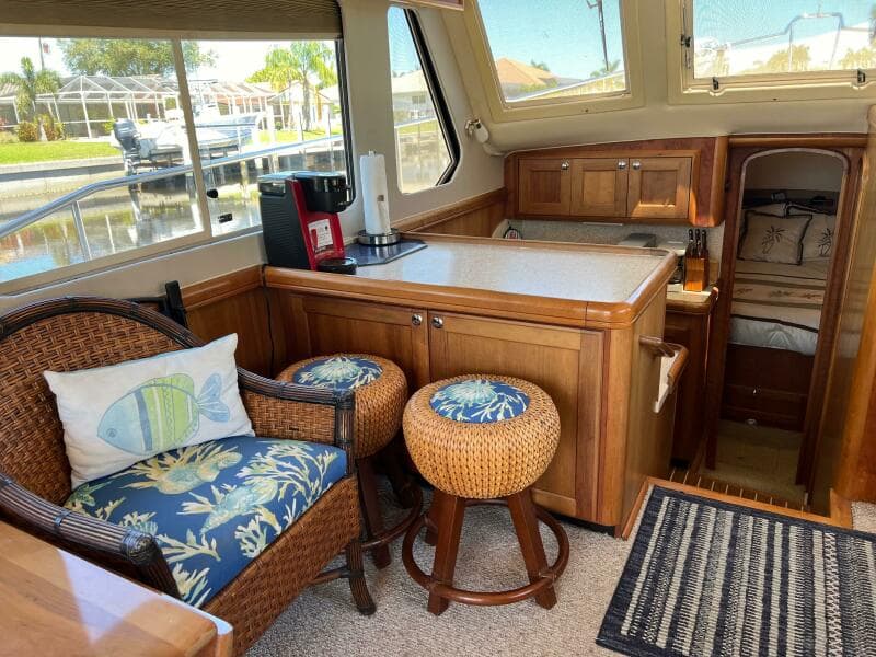 2005 Mainship 34