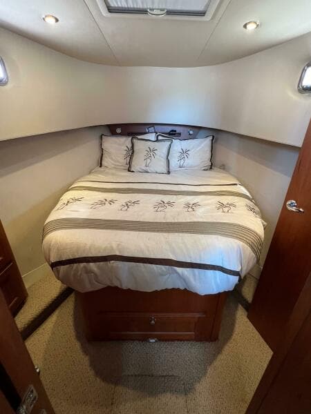 2005 Mainship 34