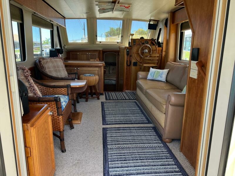 2005 Mainship 34
