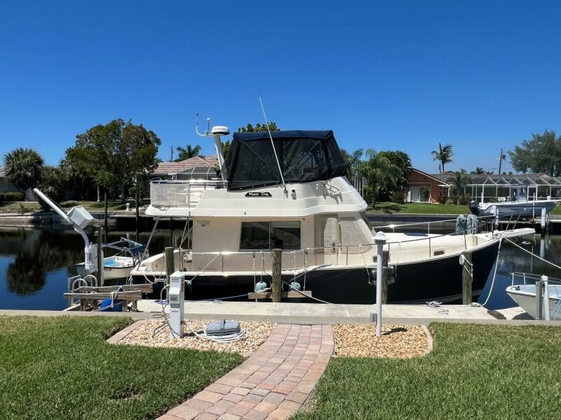 2005 Mainship 34