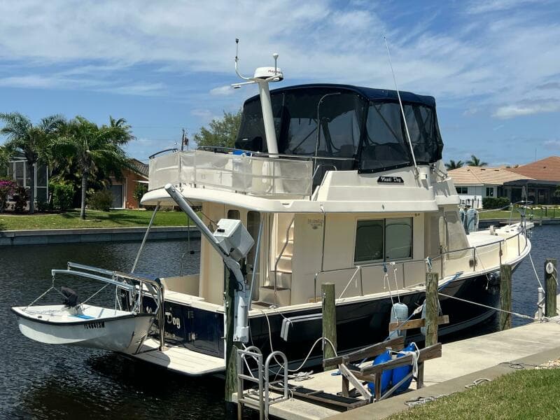 2005 Mainship 34