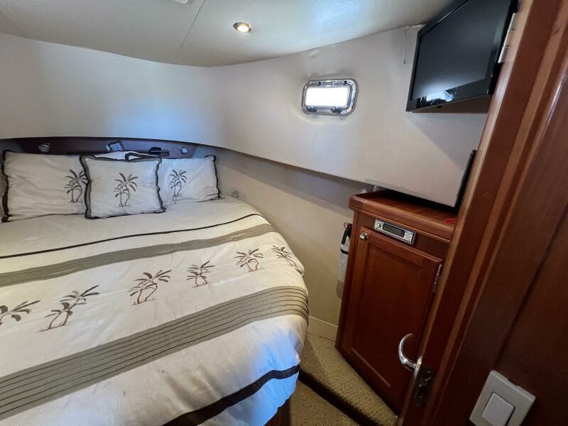 2005 Mainship 34
