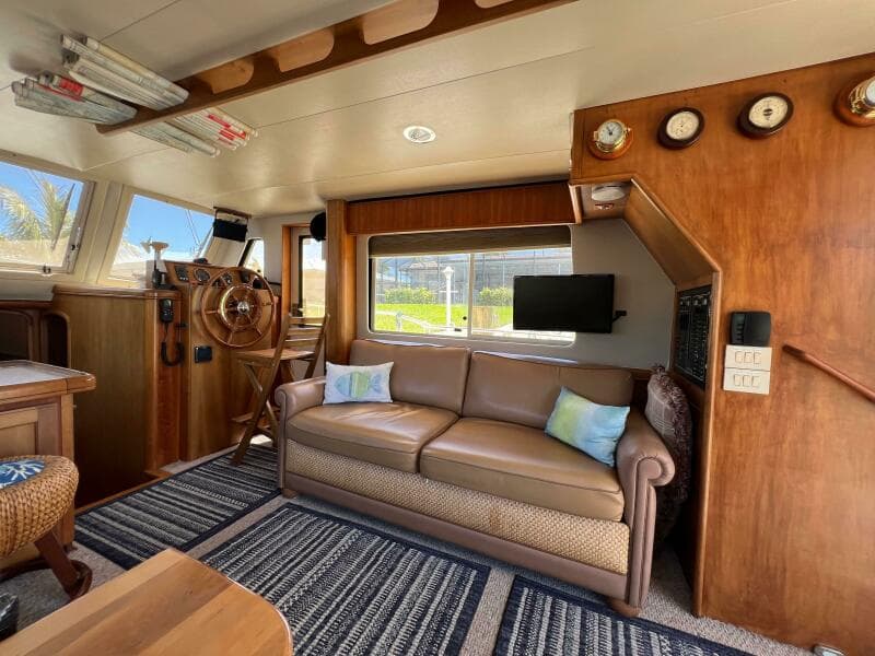 2005 Mainship 34
