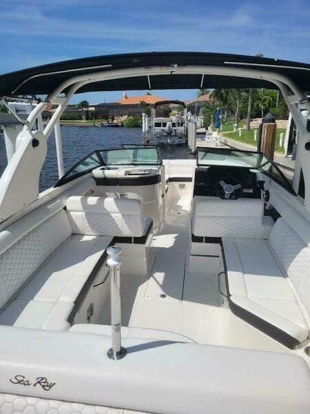 2019 Sea Ray SDX 270 Outboard