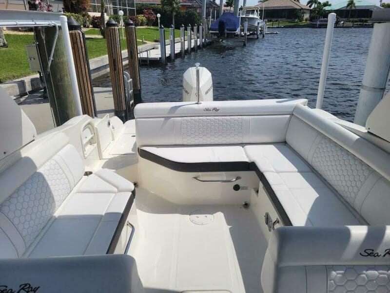 2019 Sea Ray SDX 270 Outboard