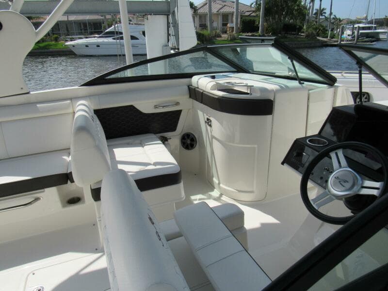 2019 Sea Ray SDX 270 Outboard