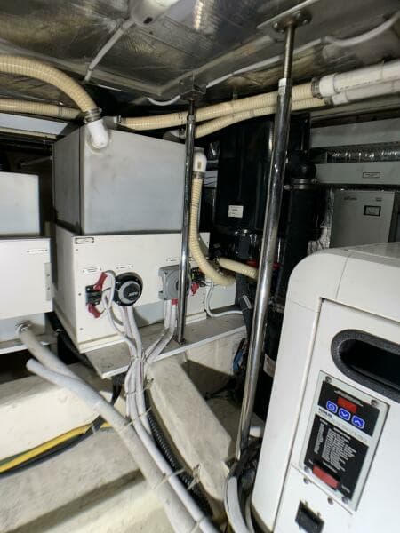 2006 Carver 56 Voyager