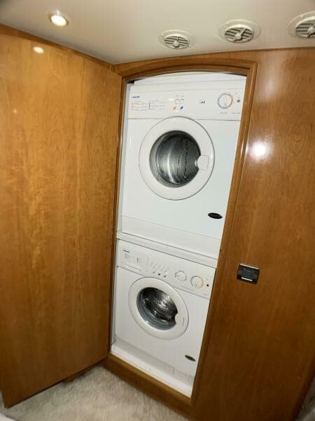 2006 Carver 56 Voyager