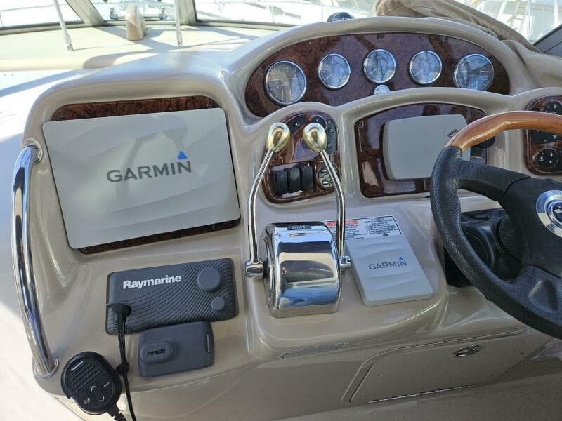 2004 Sea Ray 320