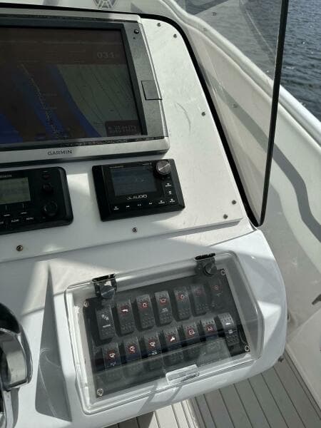 2003 Intrepid 32