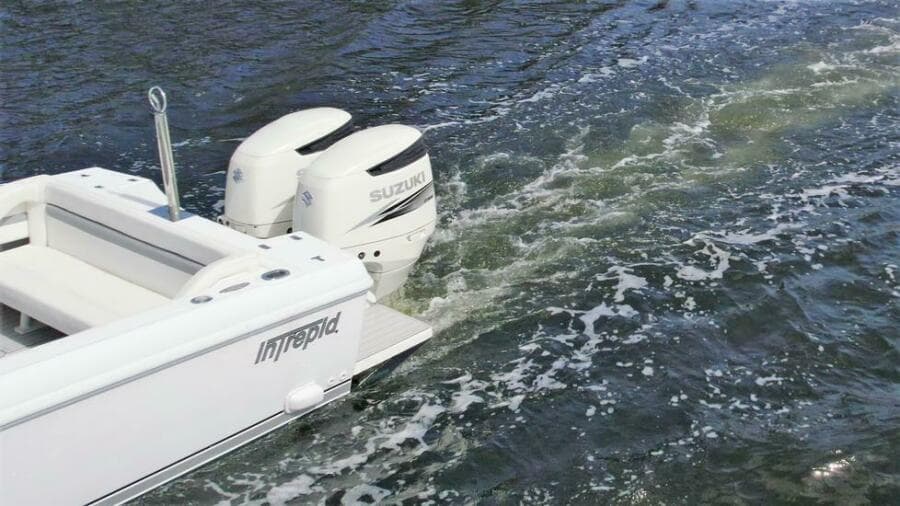 2003 Intrepid 32