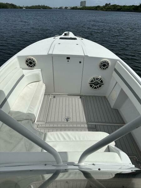 2003 Intrepid 32