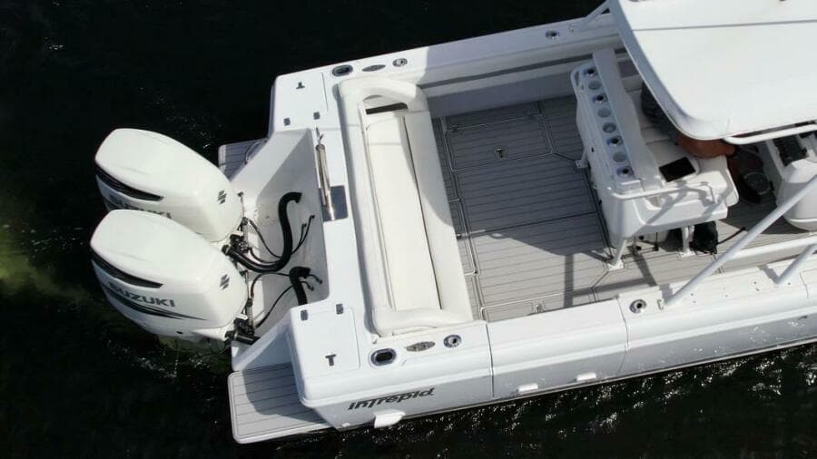 2003 Intrepid 32