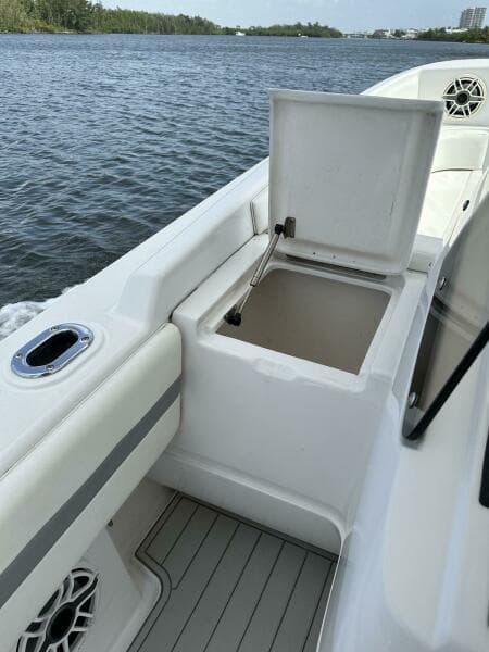 2003 Intrepid 32