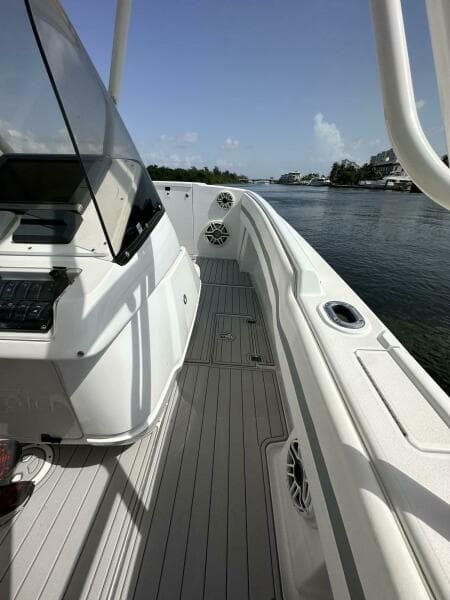 2003 Intrepid 32