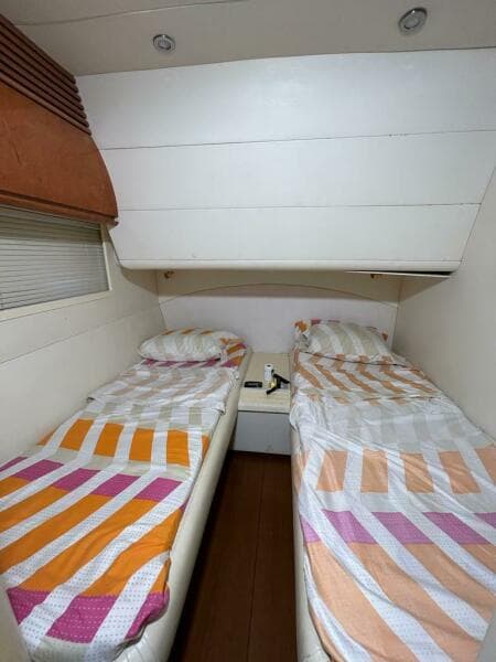 1999 Pershing 54