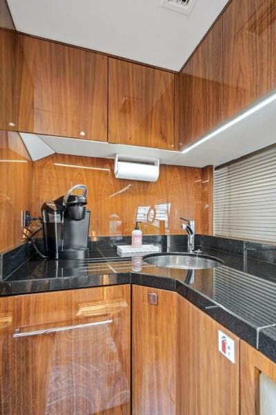 2017 Sunseeker 68 Sport Yacht