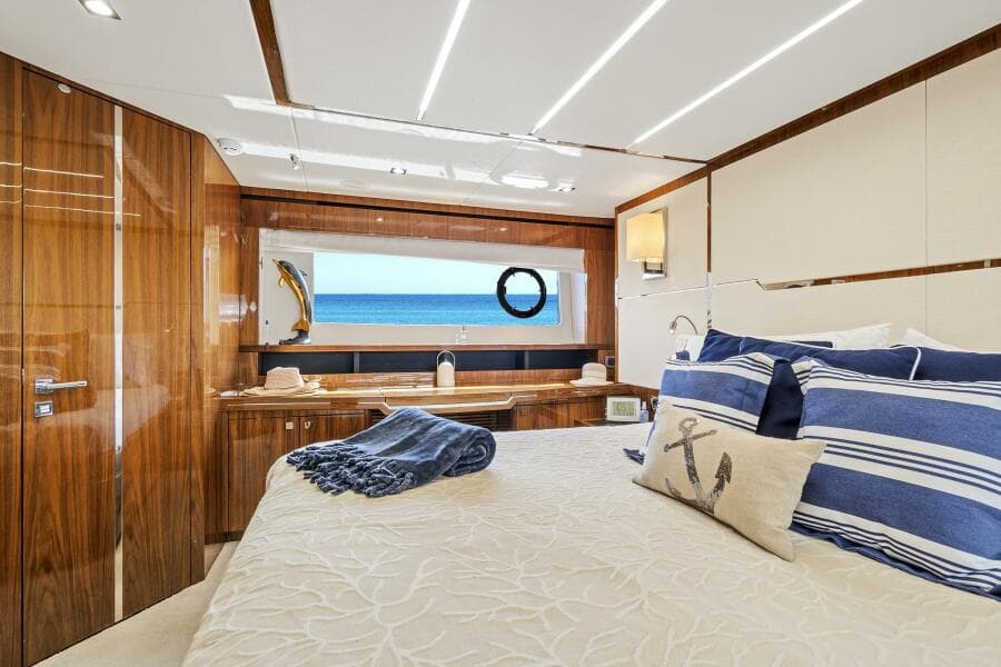 2017 Sunseeker 68 Sport Yacht