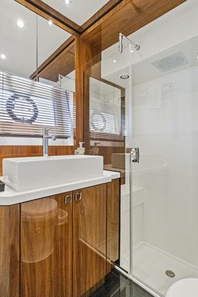 2017 Sunseeker 68 Sport Yacht