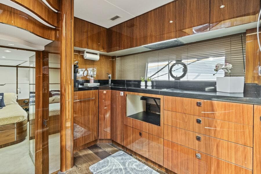 2017 Sunseeker 68 Sport Yacht