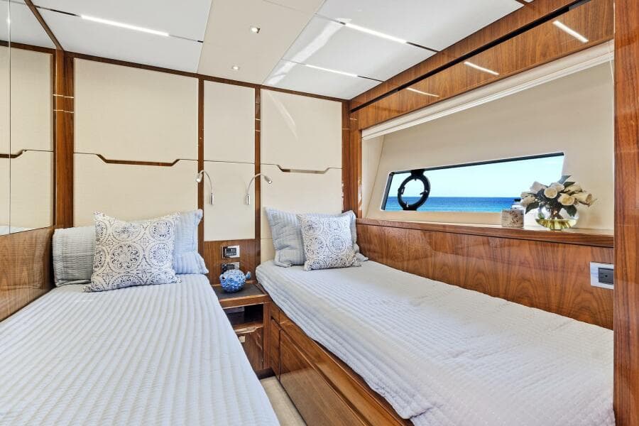 2017 Sunseeker 68 Sport Yacht