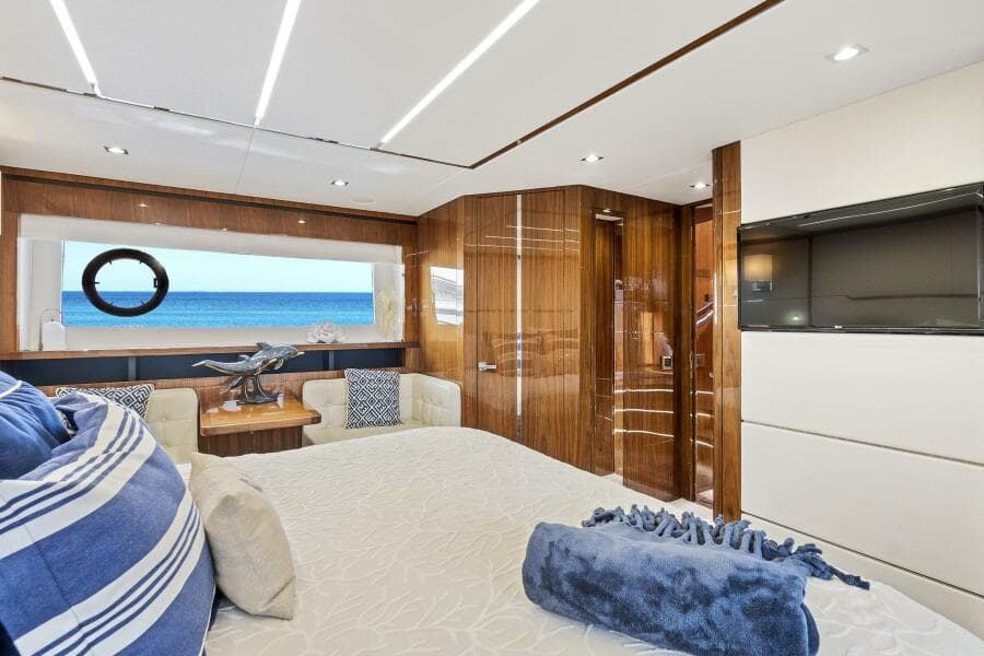 2017 Sunseeker 68 Sport Yacht