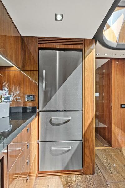 2017 Sunseeker 68 Sport Yacht