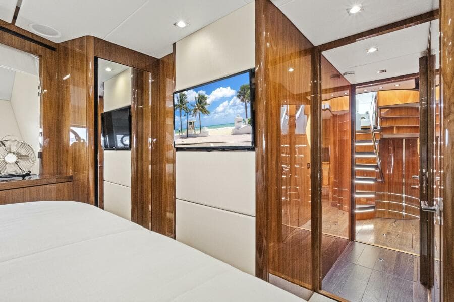 2017 Sunseeker 68 Sport Yacht