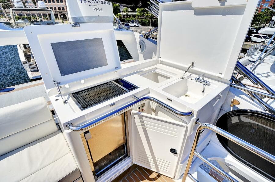2017 Sunseeker 68 Sport Yacht