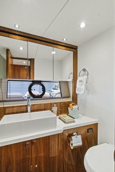 2017 Sunseeker 68 Sport Yacht