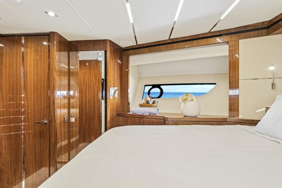 2017 Sunseeker 68 Sport Yacht