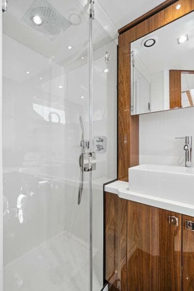 2017 Sunseeker 68 Sport Yacht